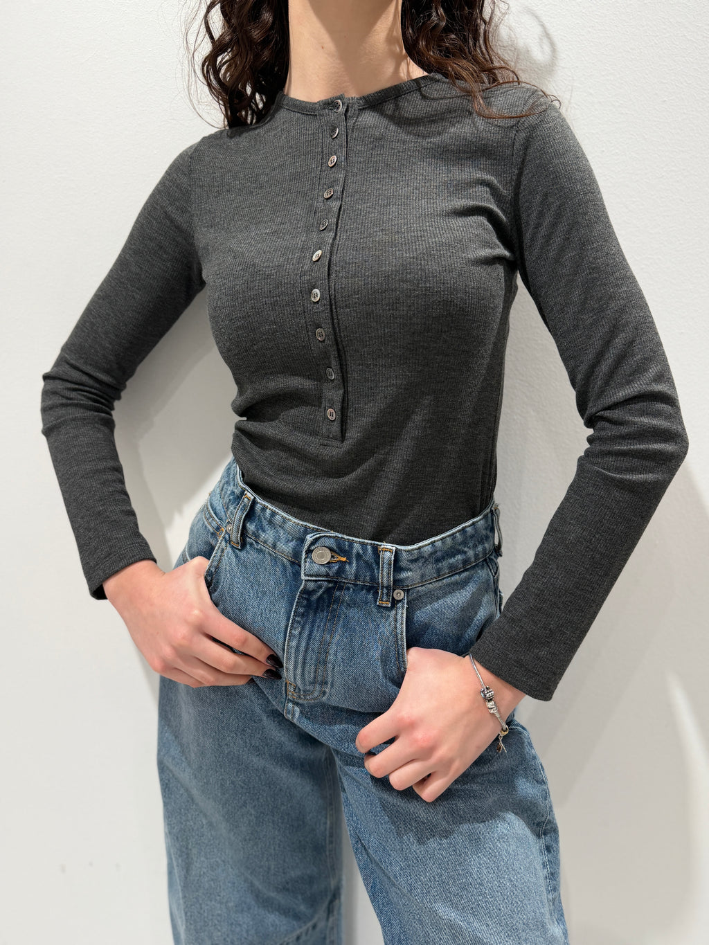 T-shirt Serafino a Costine con Bottoni