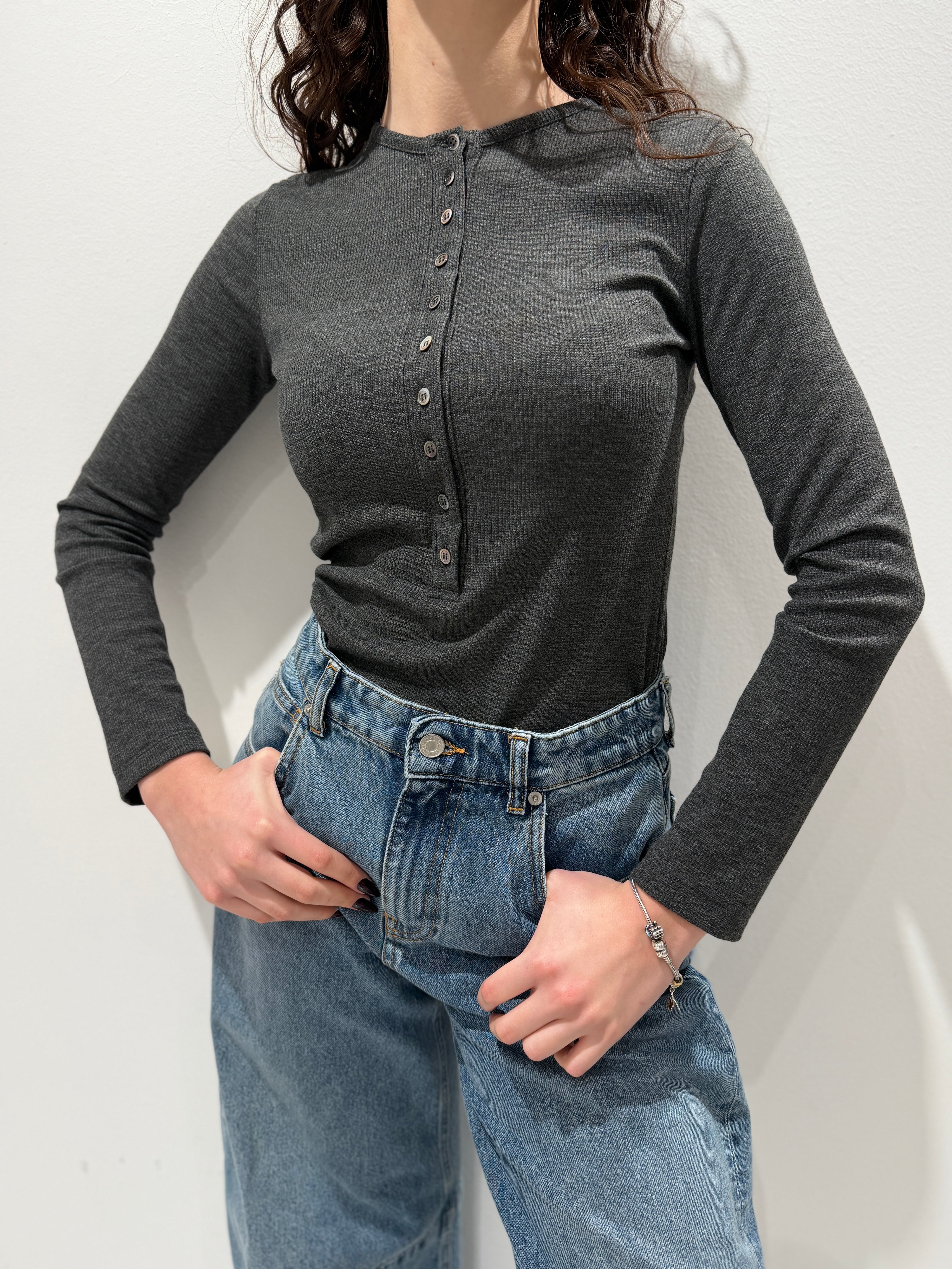 T-shirt Serafino a Costine con Bottoni