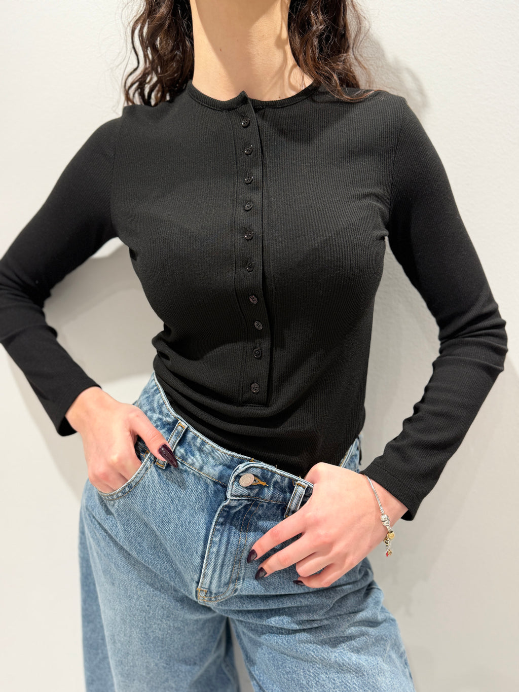 T-shirt Serafino a Costine con Bottoni