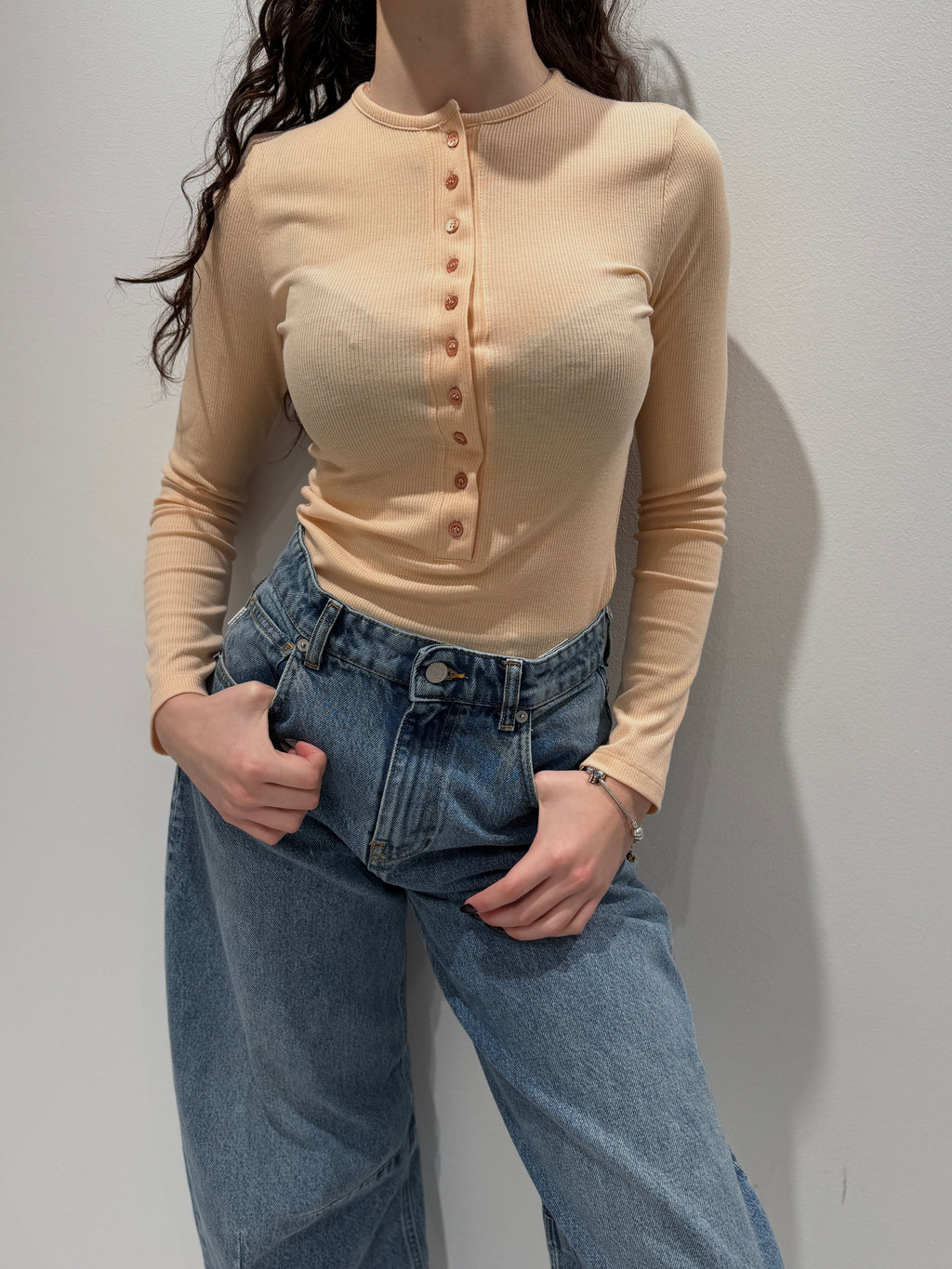 T-shirt Serafino a Costine con Bottoni