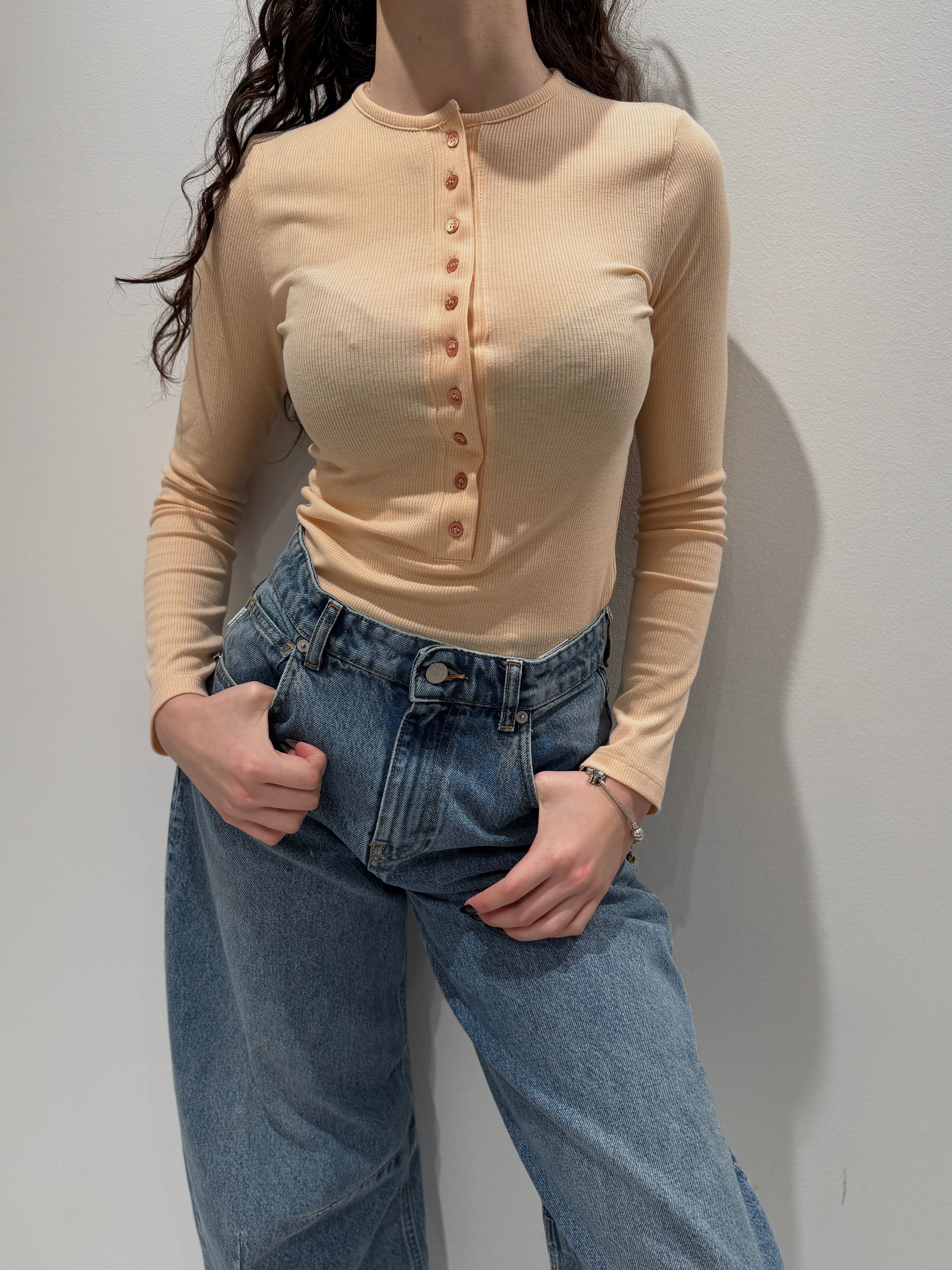 T-shirt Serafino a Costine con Bottoni