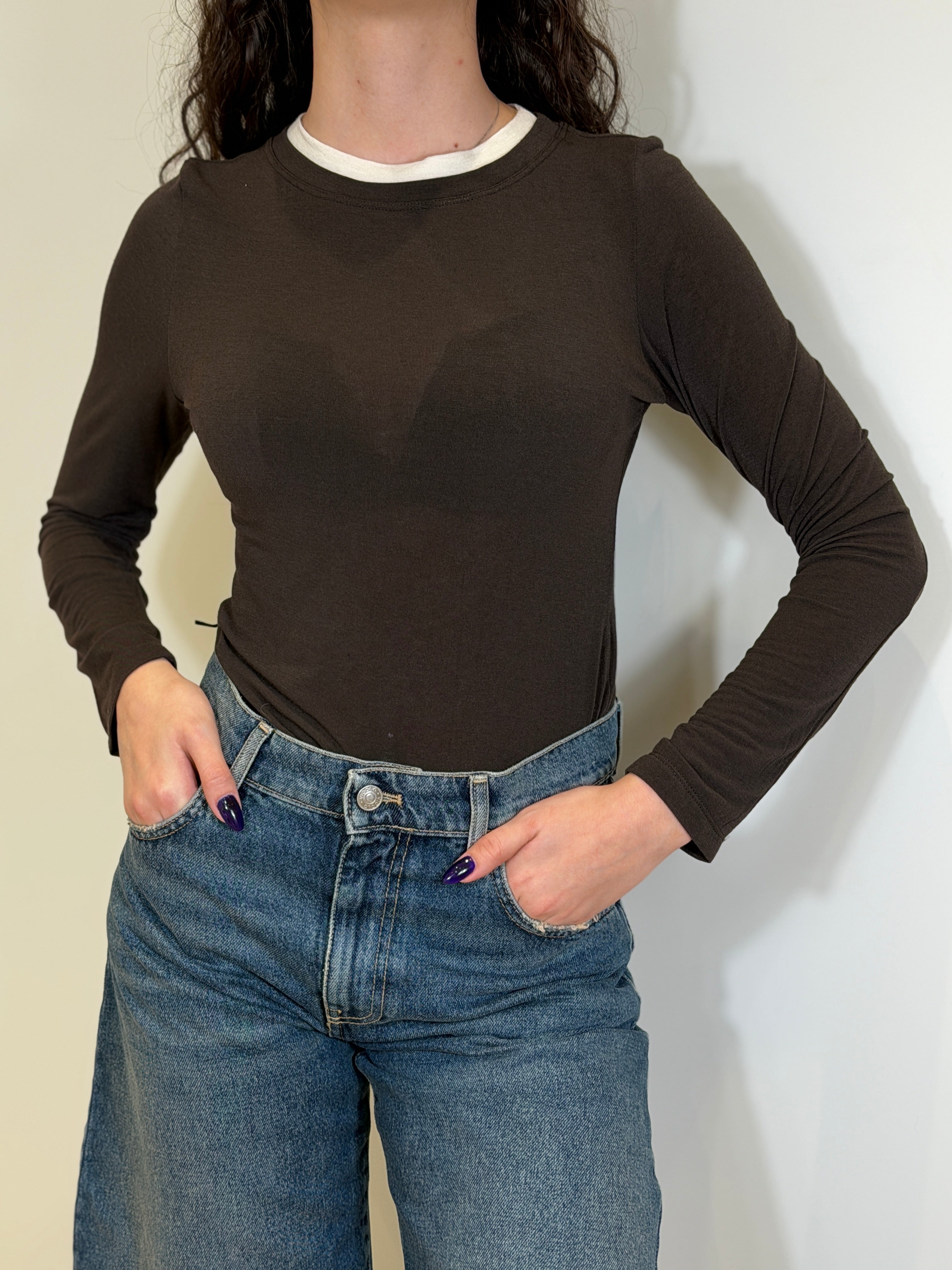 T-shirt con Collo in Contrasto