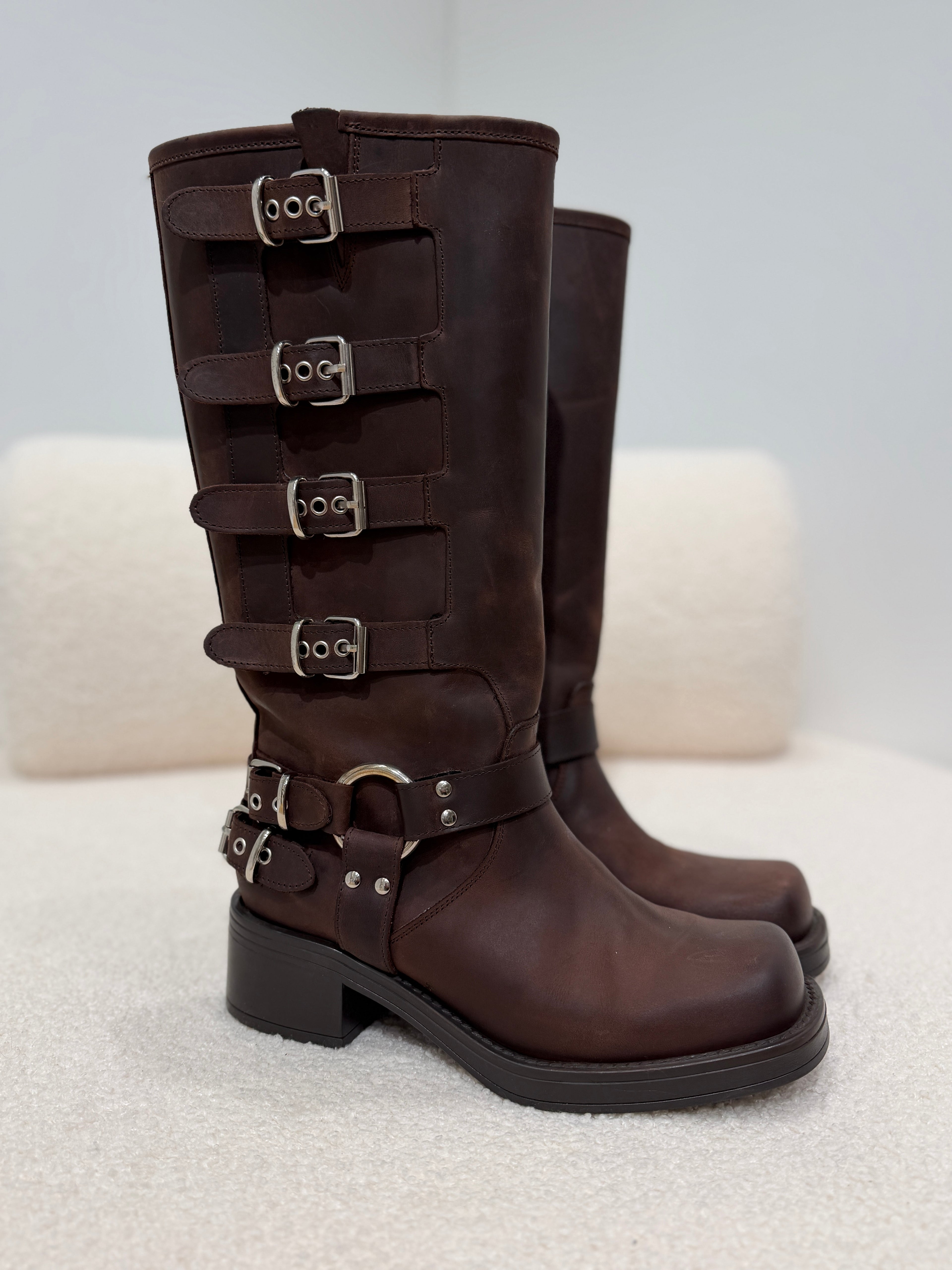 Biker in Pelle con Fibbie