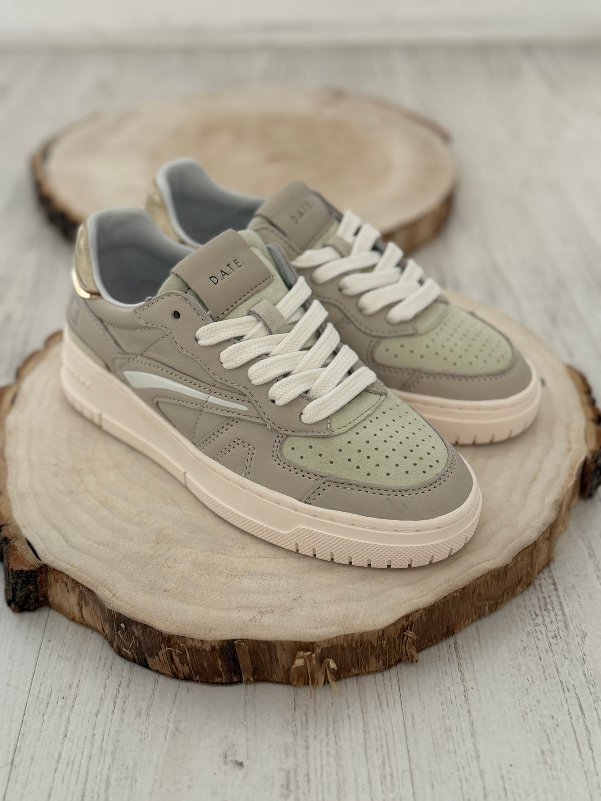Sneaker DATE bassa in pelle colore avorio