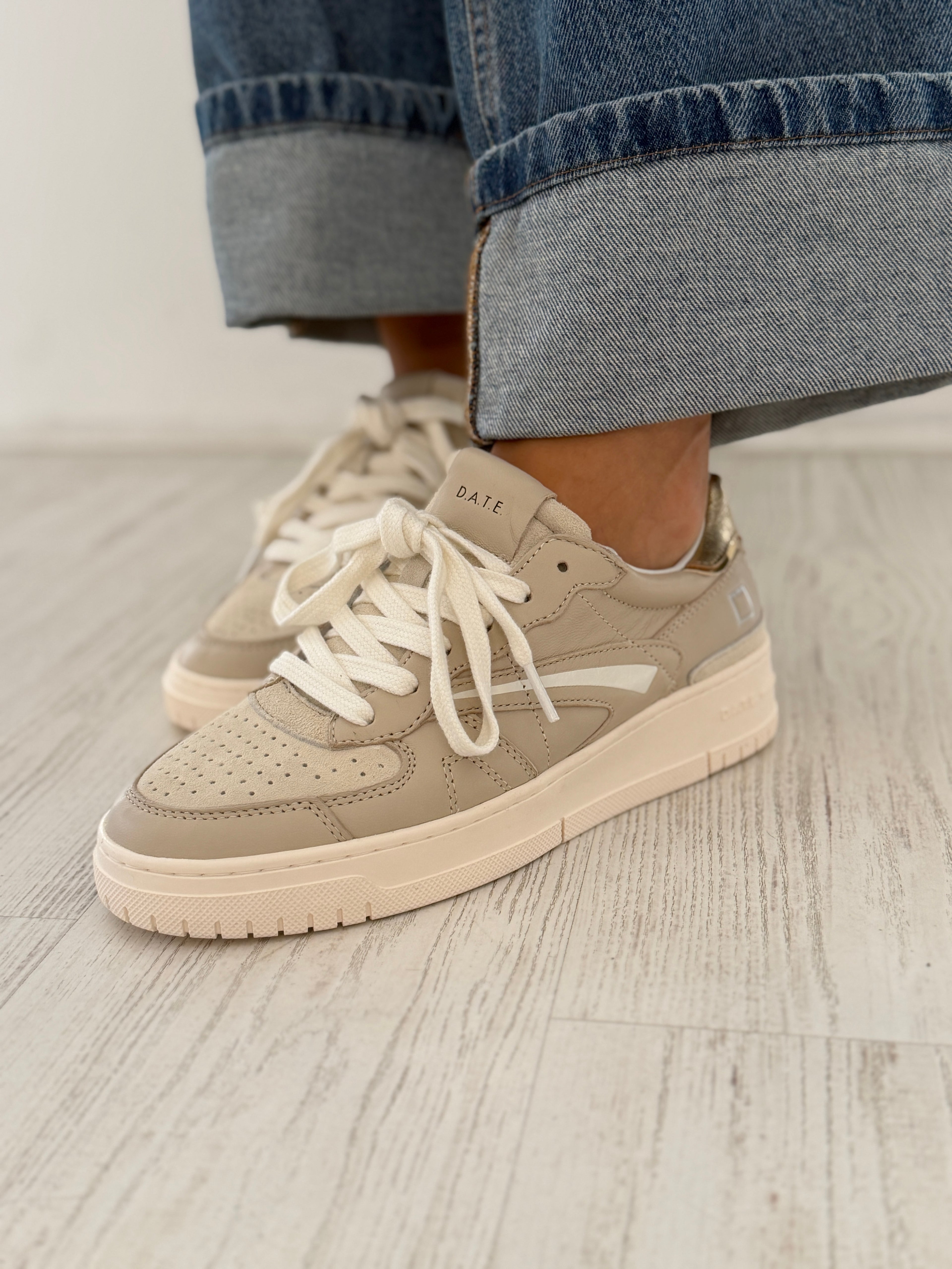 Sneaker DATE bassa in pelle colore avorio