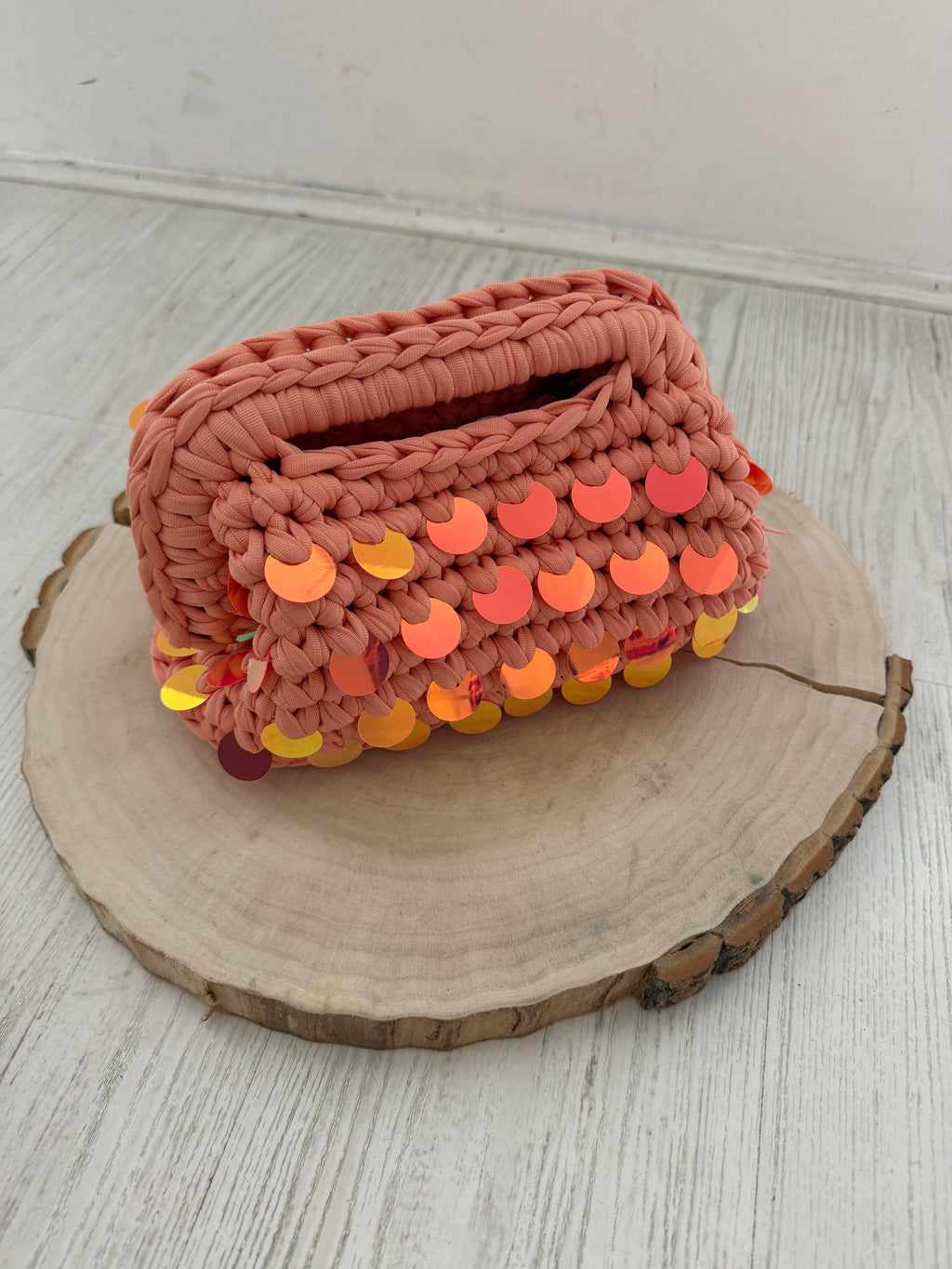Clutch in crochet paillettes