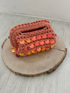 Clutch in crochet paillettes