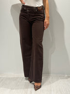 Denim straight con cinturino asimmetrico