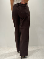 Denim straight con cinturino asimmetrico