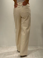 Denim straight con cinturino asimmetrico