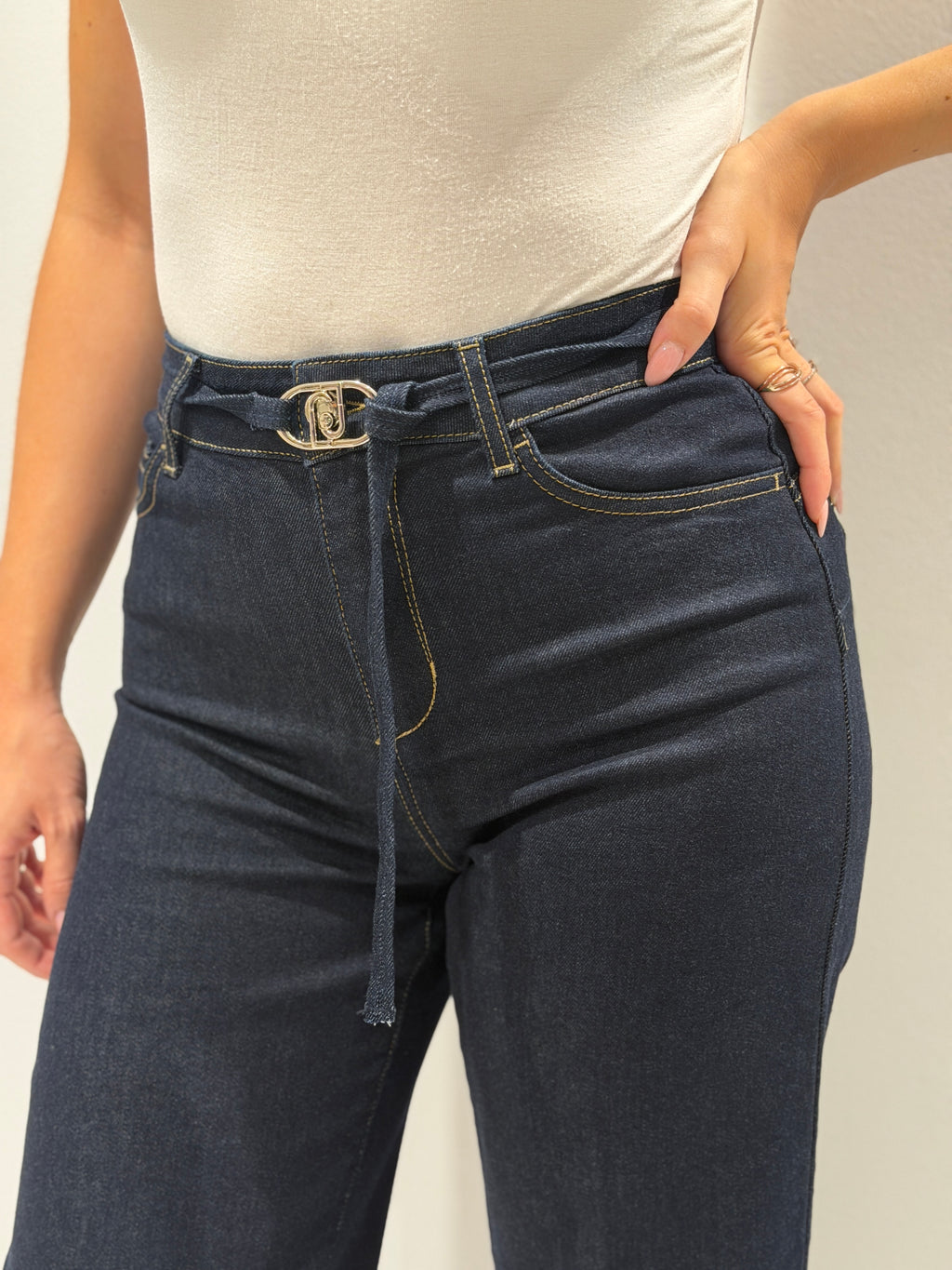 Denim flare con cintura