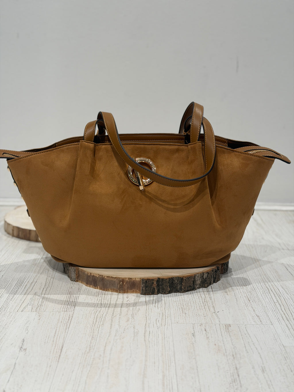 Borsa hobo grande con borchie