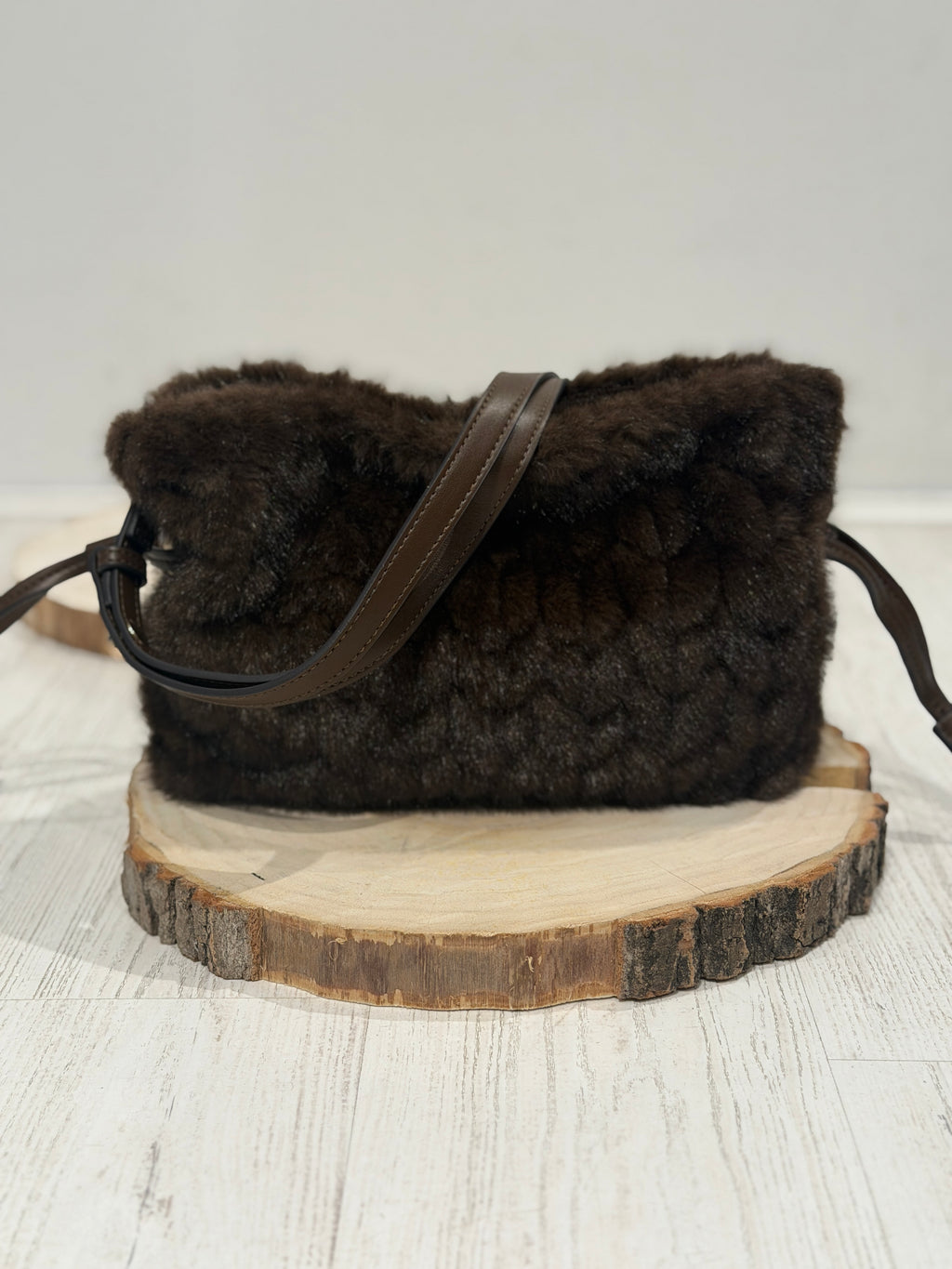 Borsa piccola in pelliccia sintetica
