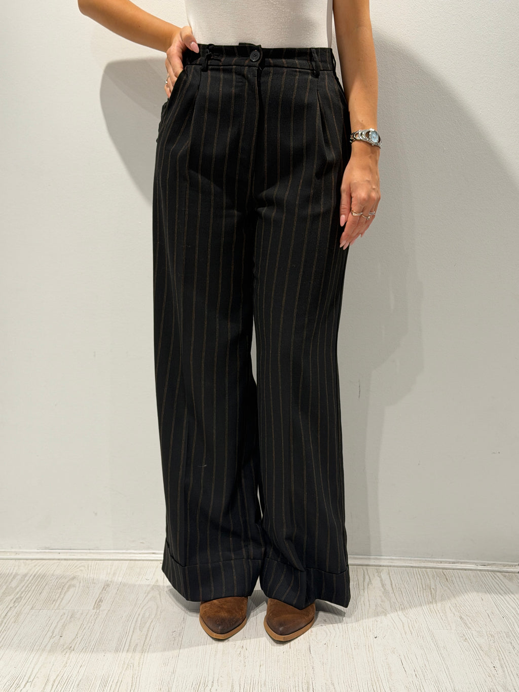 Pantalone gessato ampio