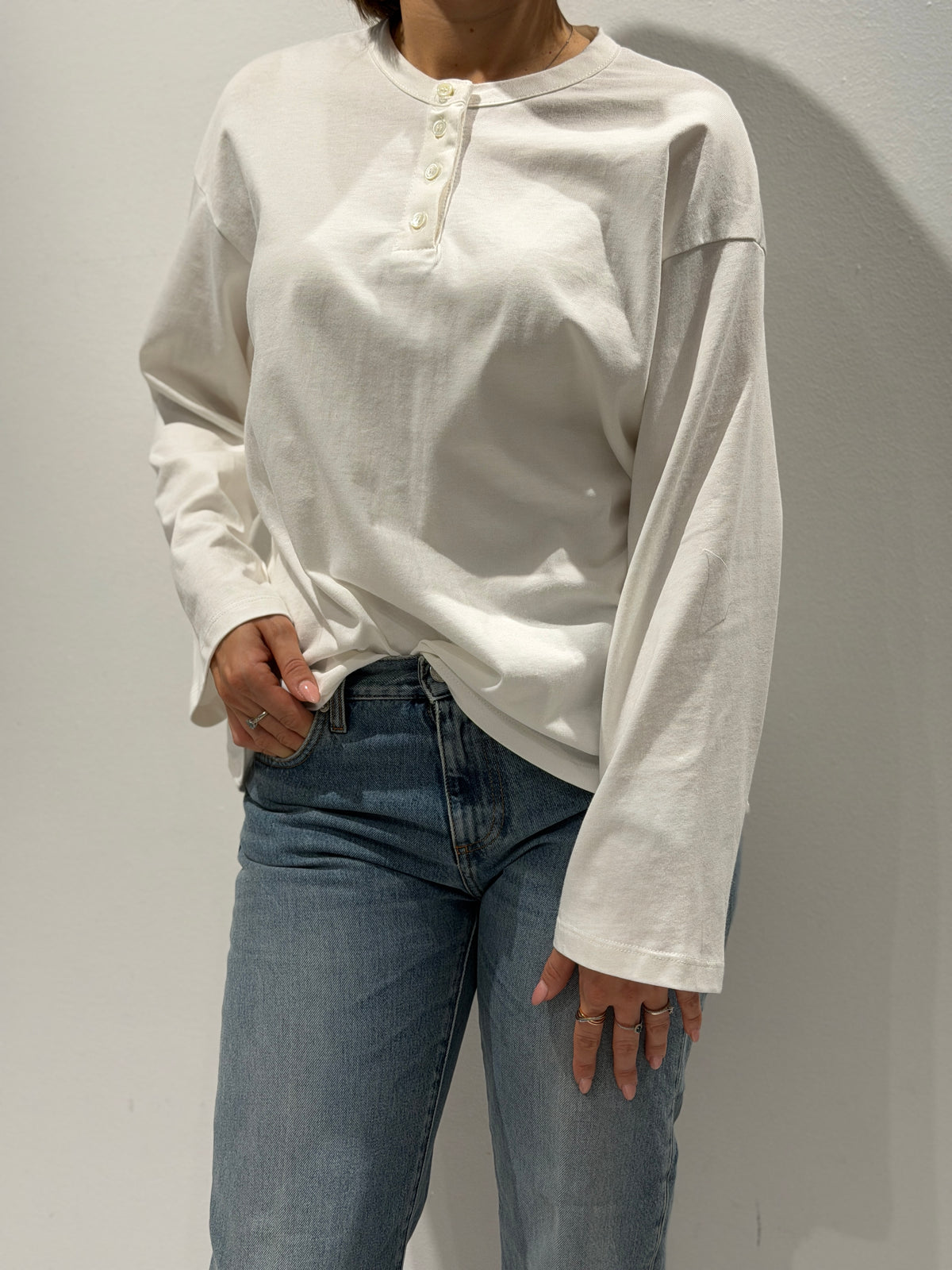 T-shirt con manica ampia