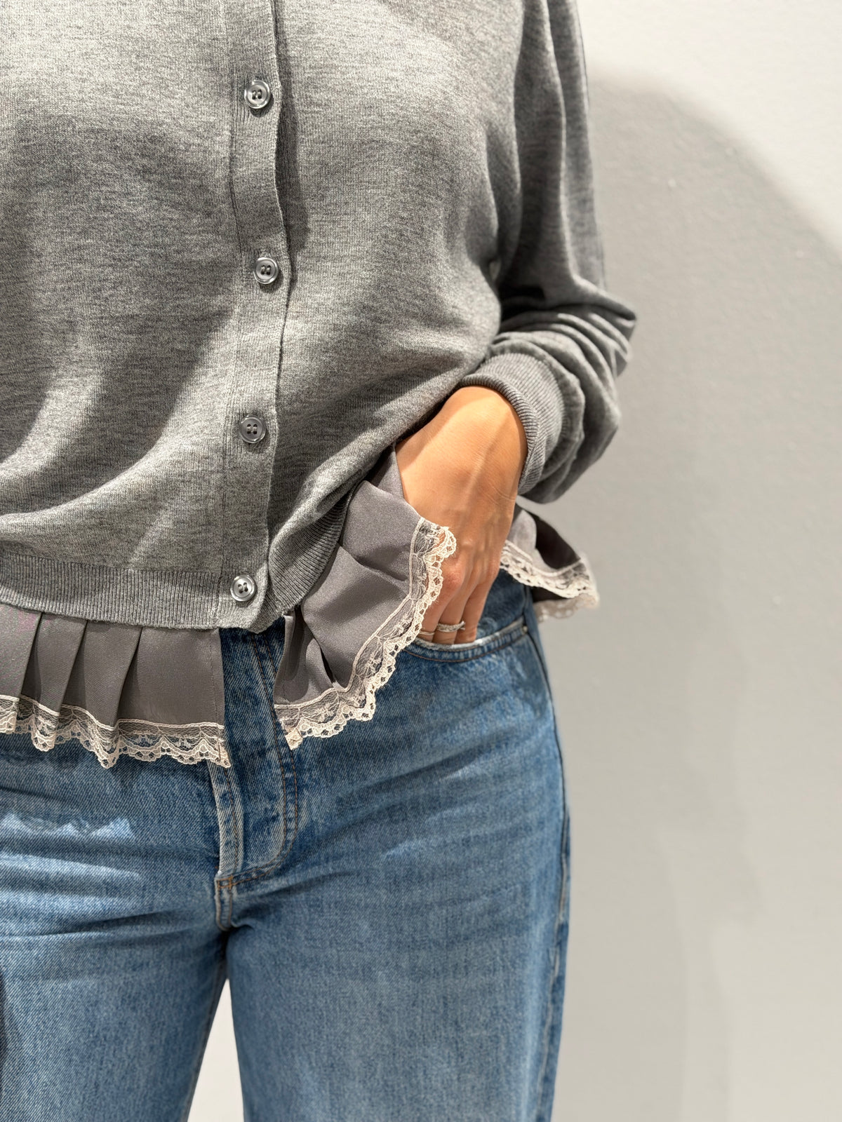 Cardigan in lana con dettaglio lingerie