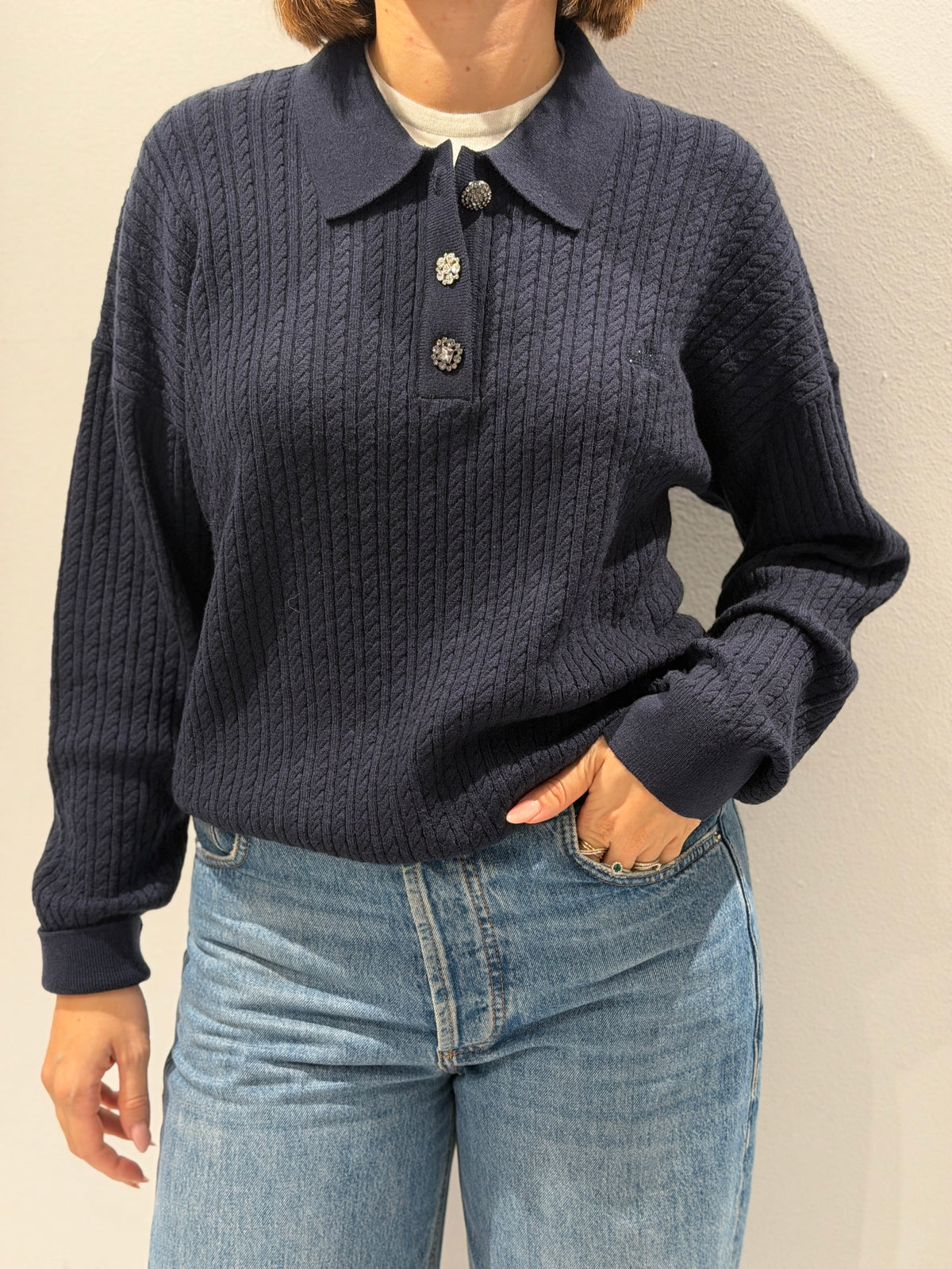 Polo in maglia con bottoni gioiello