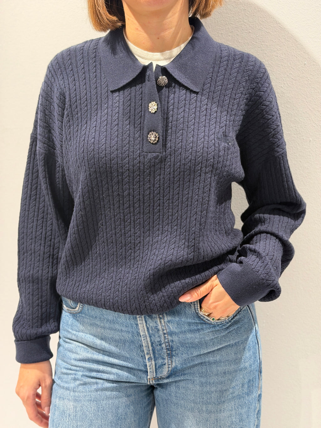 Polo in maglia con bottoni gioiello