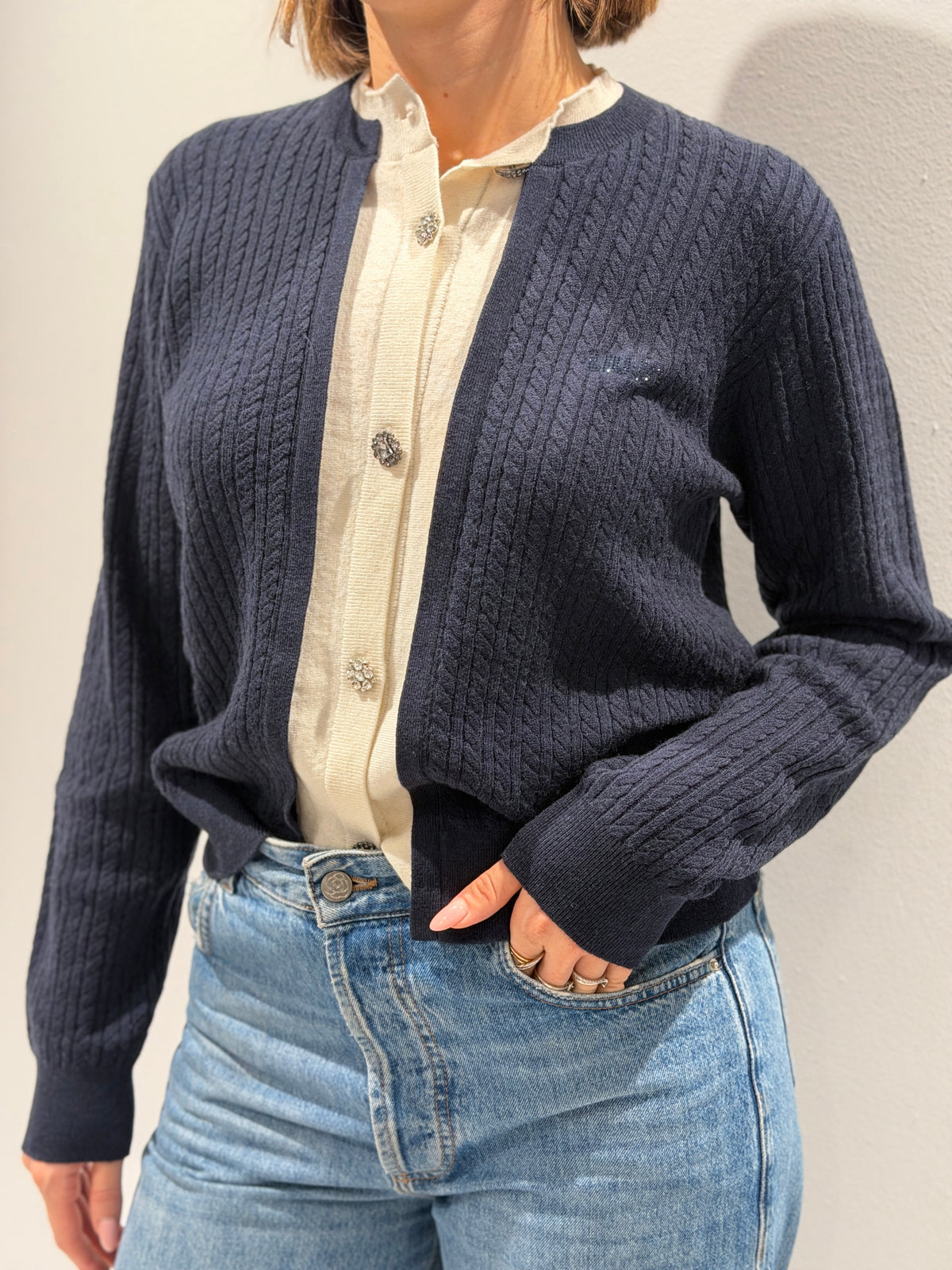 Cardigan con bottoni gioiello