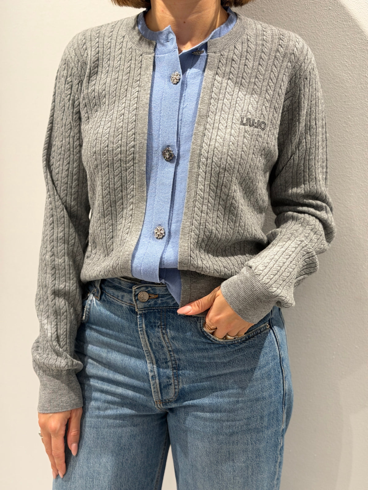 Cardigan con bottoni gioiello