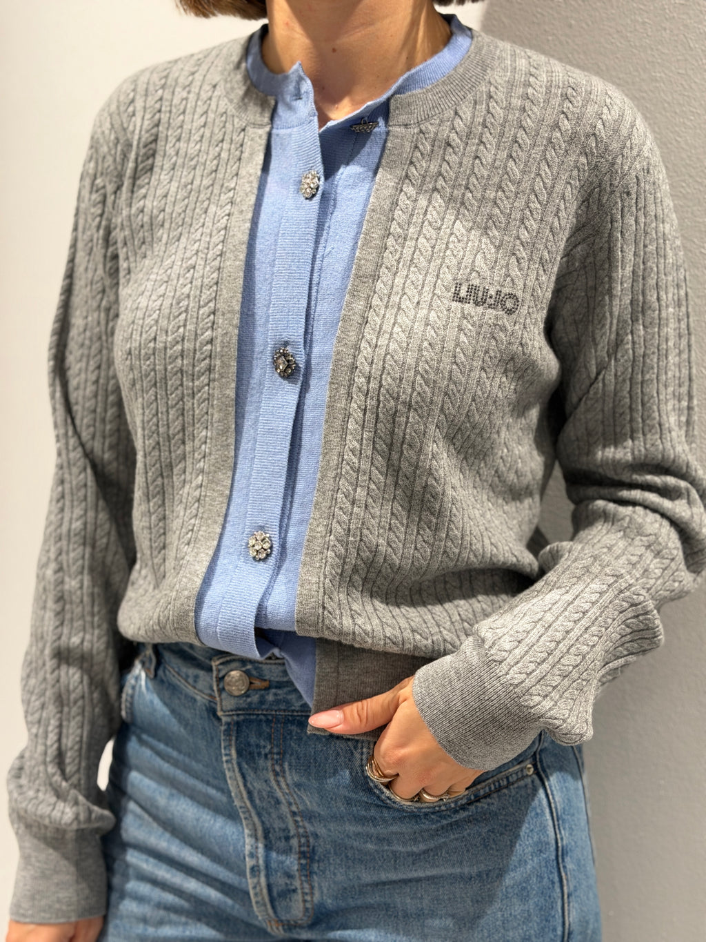 Cardigan con bottoni gioiello