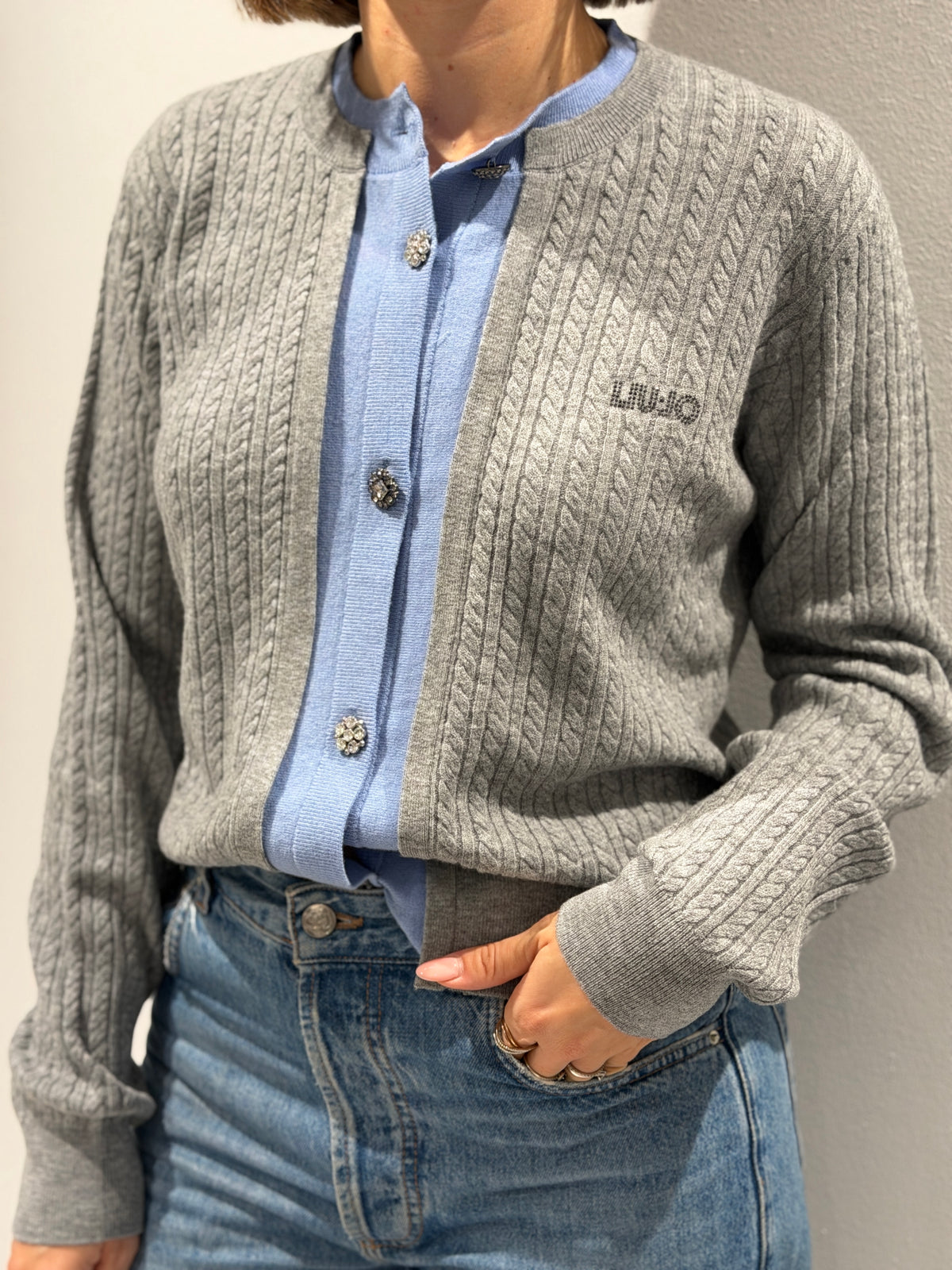 Cardigan con bottoni gioiello
