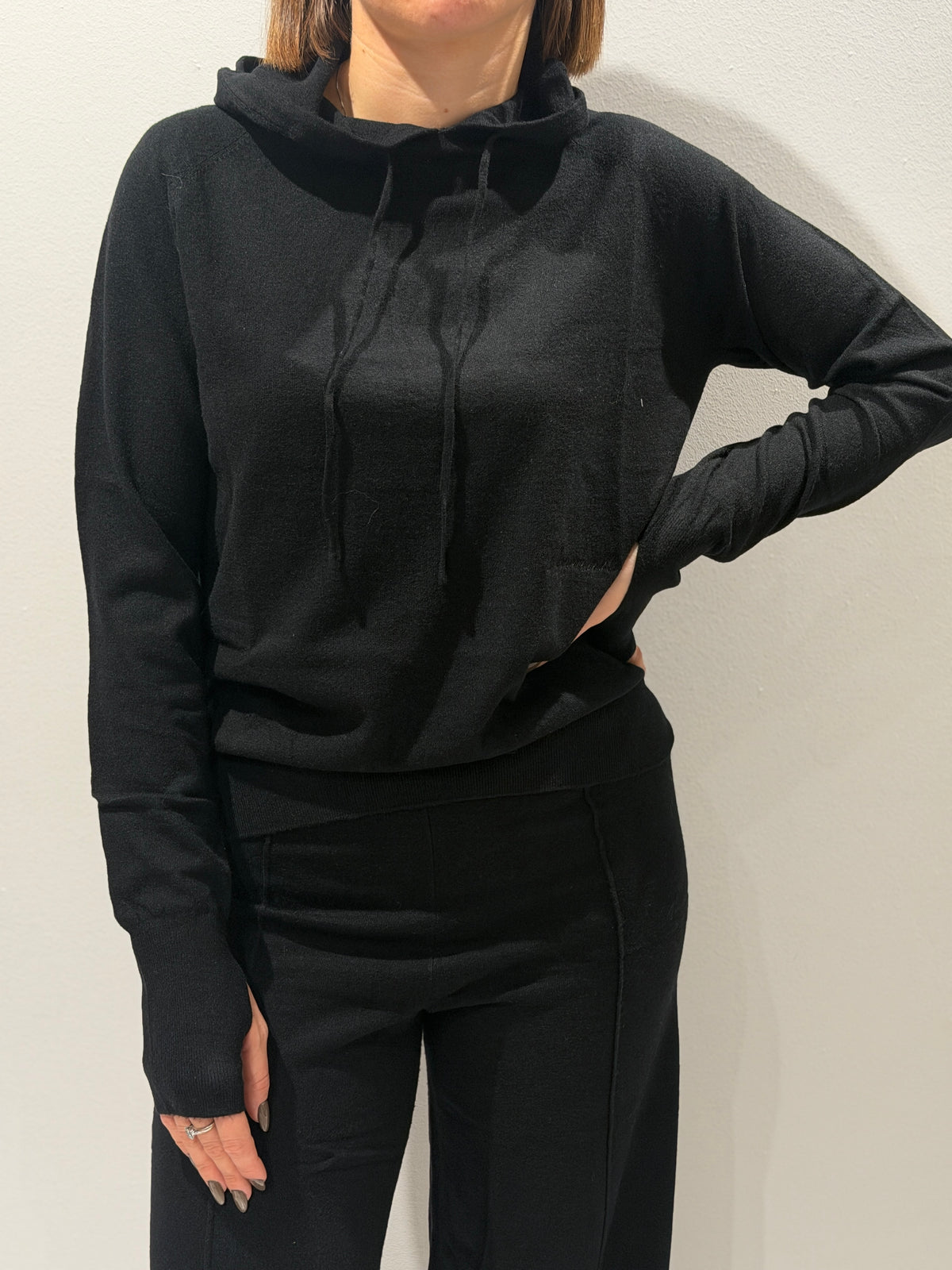 Maglia cappuccio con ricamo
