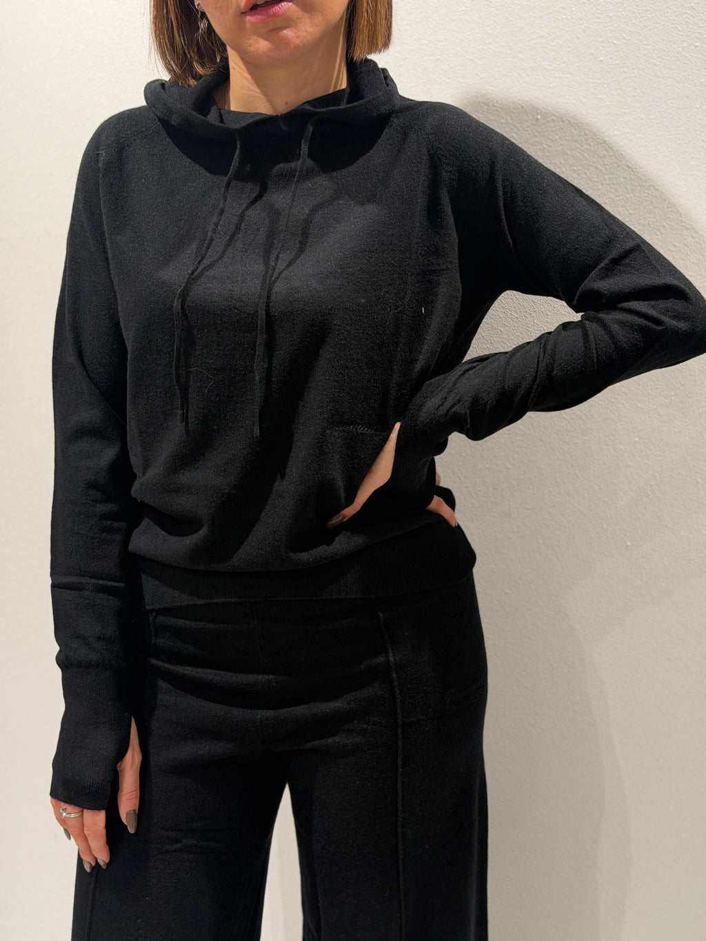 Maglia cappuccio con ricamo